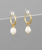  pearl huggie earring gold
